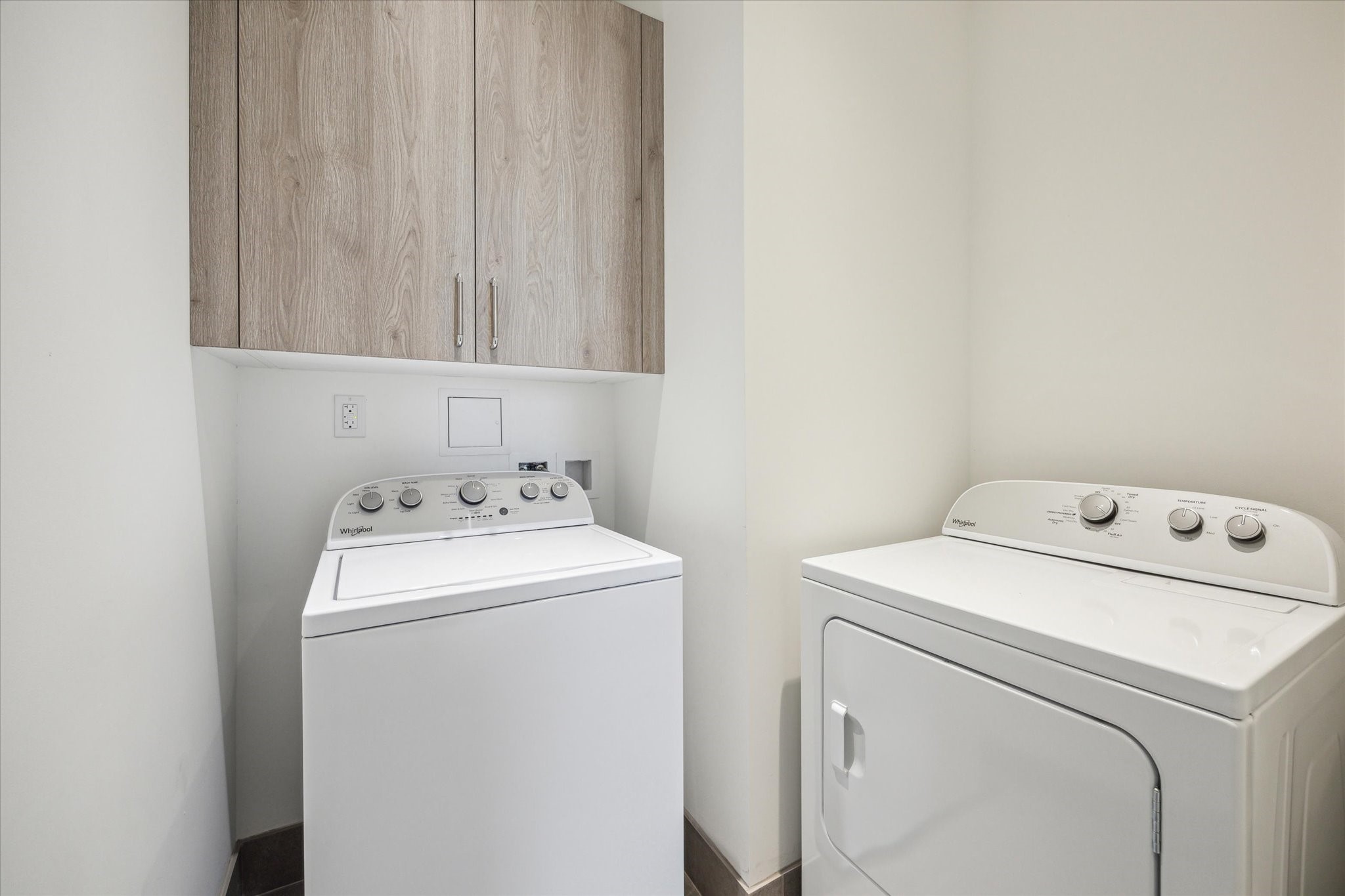2323 West Main Street, Unit 603 Houston, TX 77098 - Photo 15 of 18 a utility room with dryer and washer