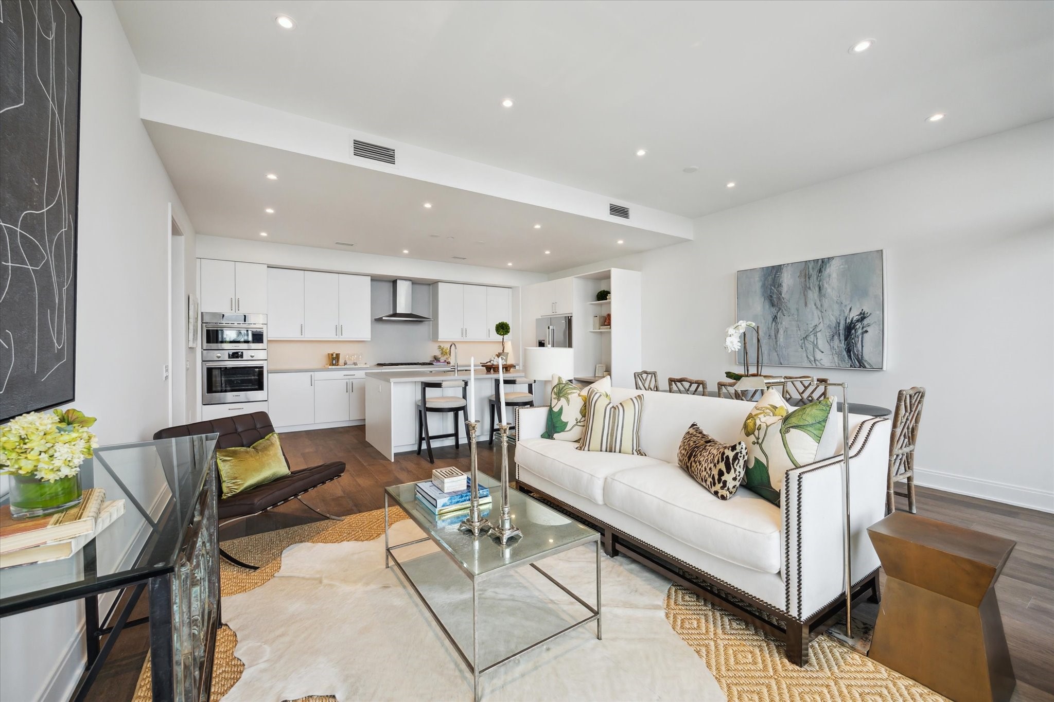 2323 West Main Street, Unit 603 Houston, TX 77098 - Photo 2 of 18 a living room with furniture and kitchen view