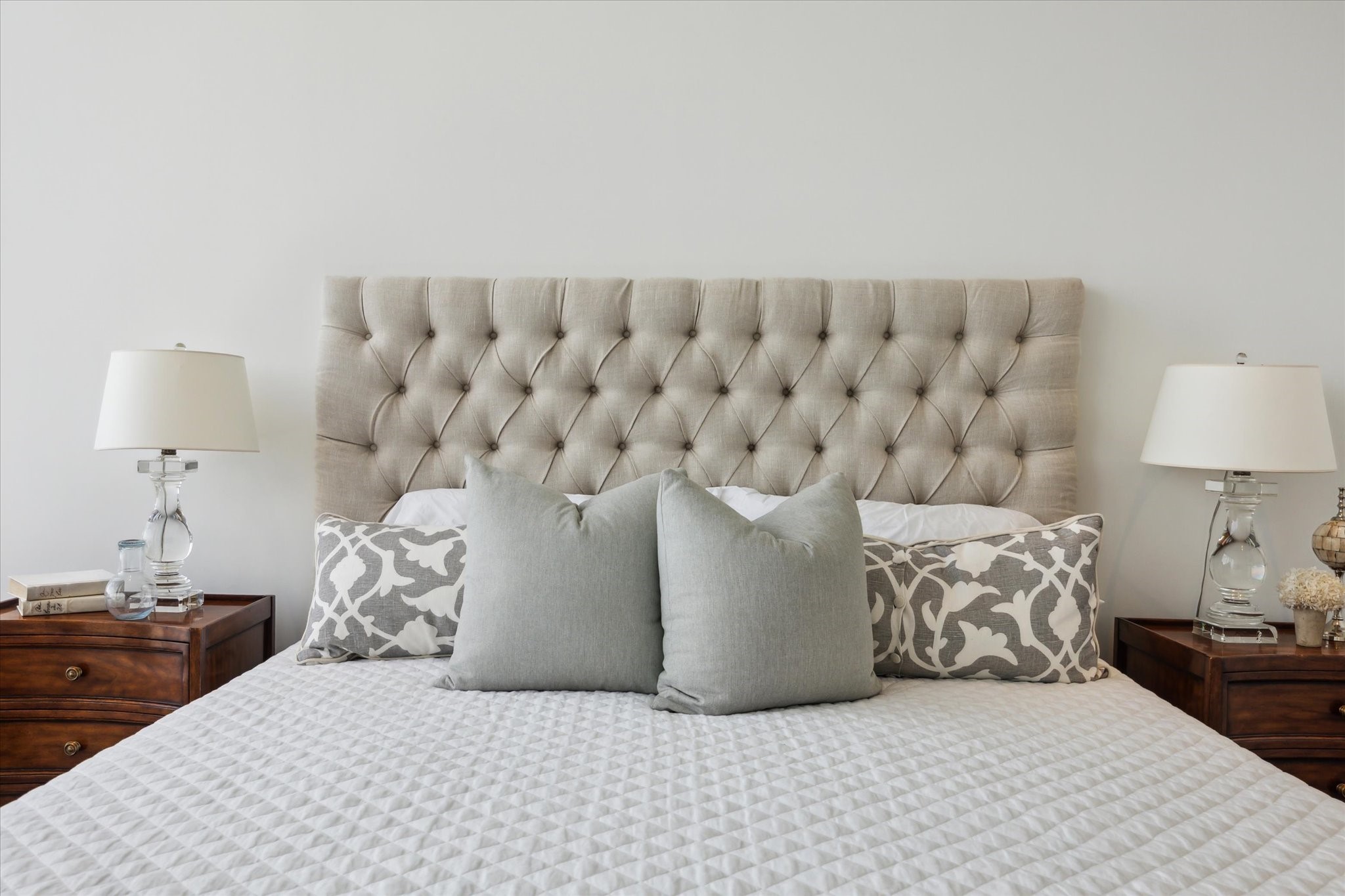 2323 West Main Street, Unit 603 Houston, TX 77098 - Photo 8 of 18 a large bed sitting in a bedroom next to a lamp