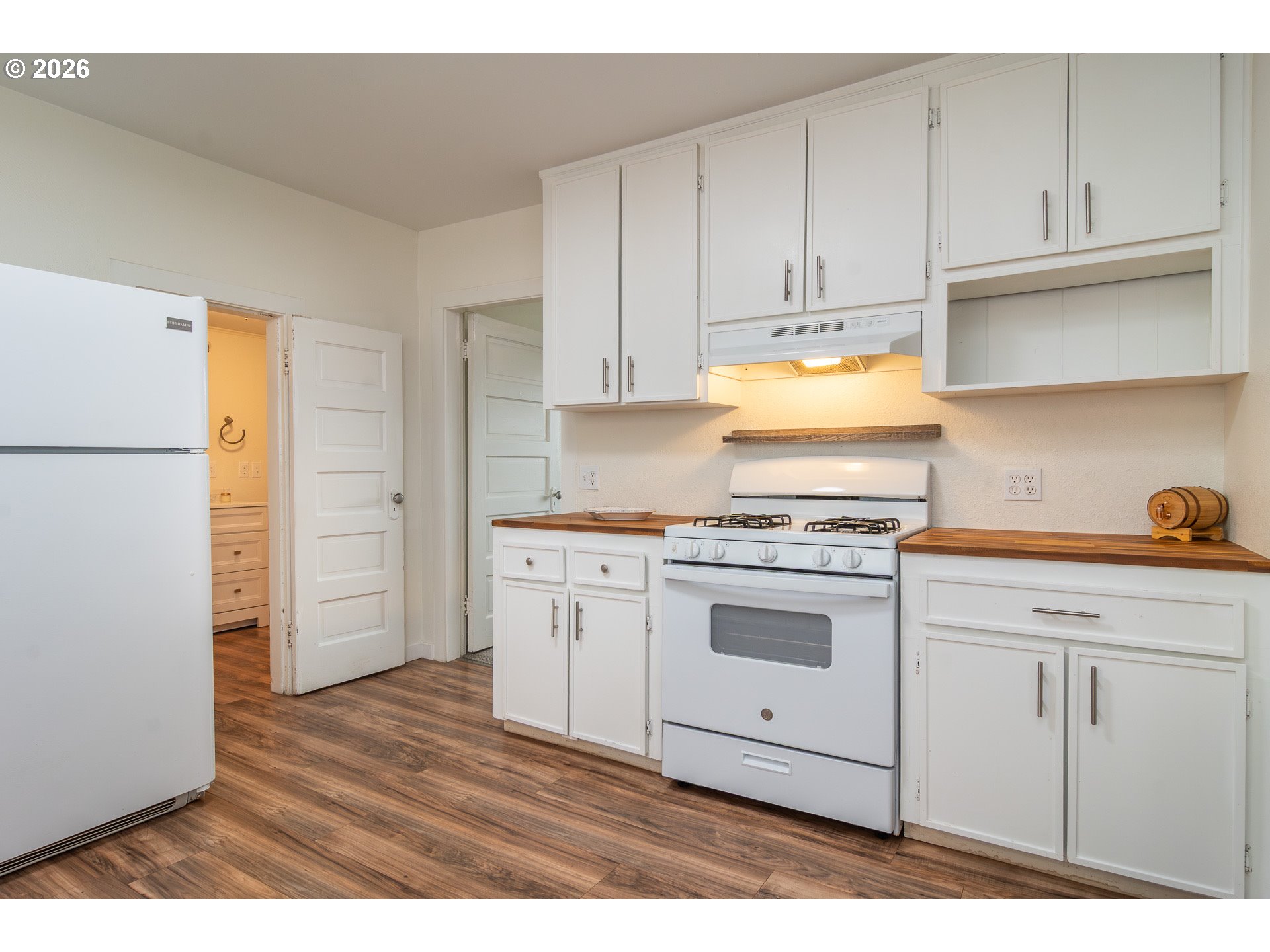 139 South R Street Riddle, OR 97469 - Photo 11 of 33 a kitchen with appliances cabinets and a counter top space