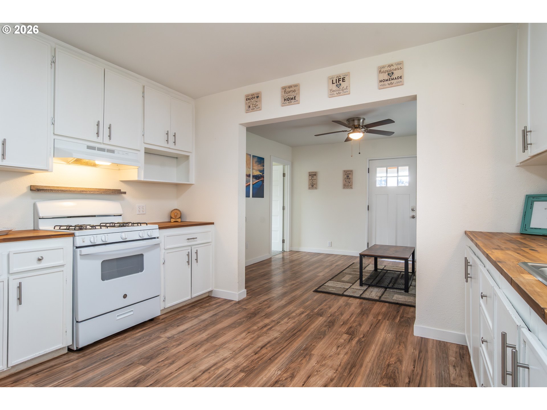 139 South R Street Riddle, OR 97469 - Photo 12 of 33 a open kitchen with granite countertop white cabinets and white appliances