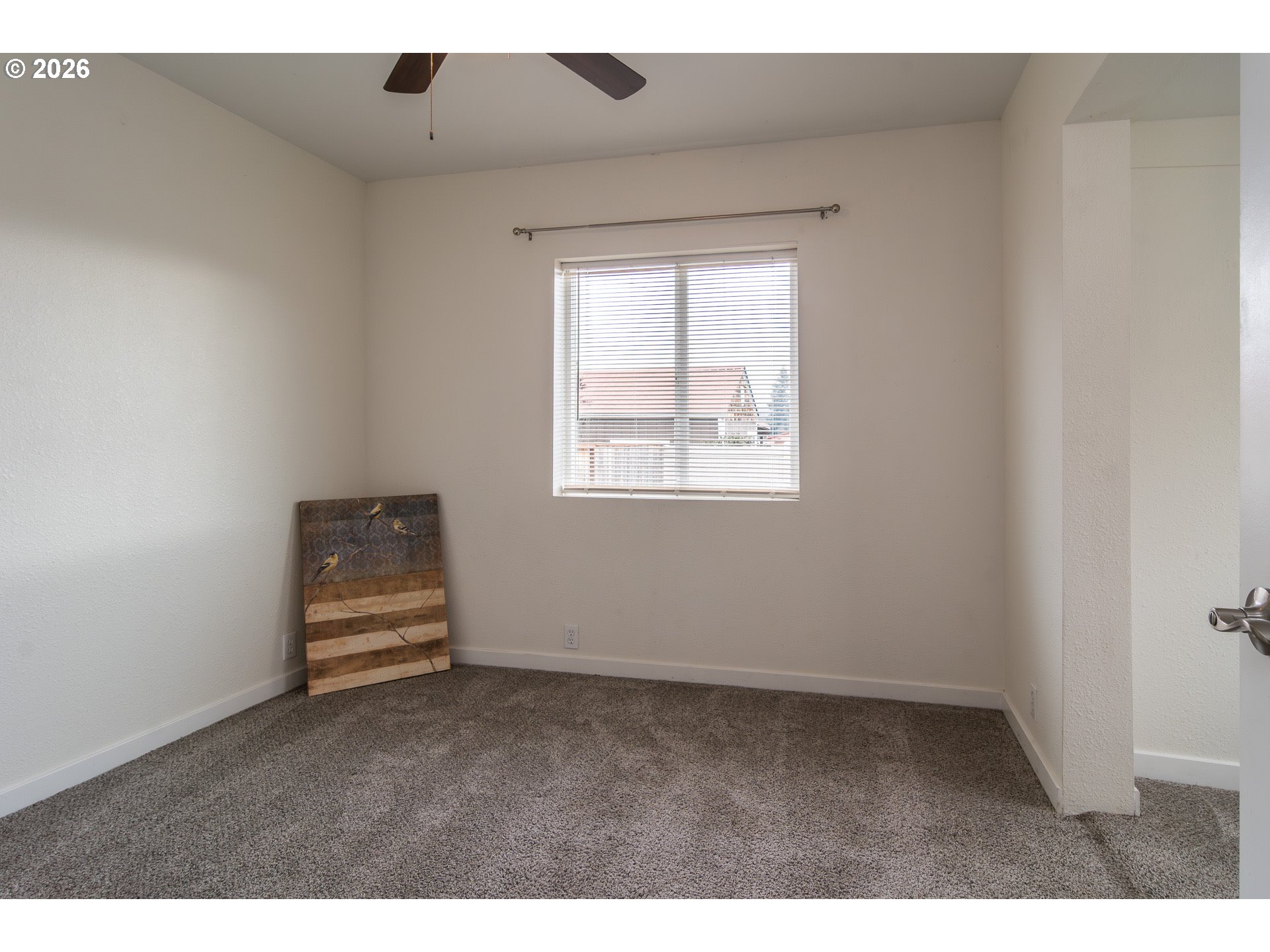 139 South R Street Riddle, OR 97469 - Photo 20 of 33 an empty room with windows