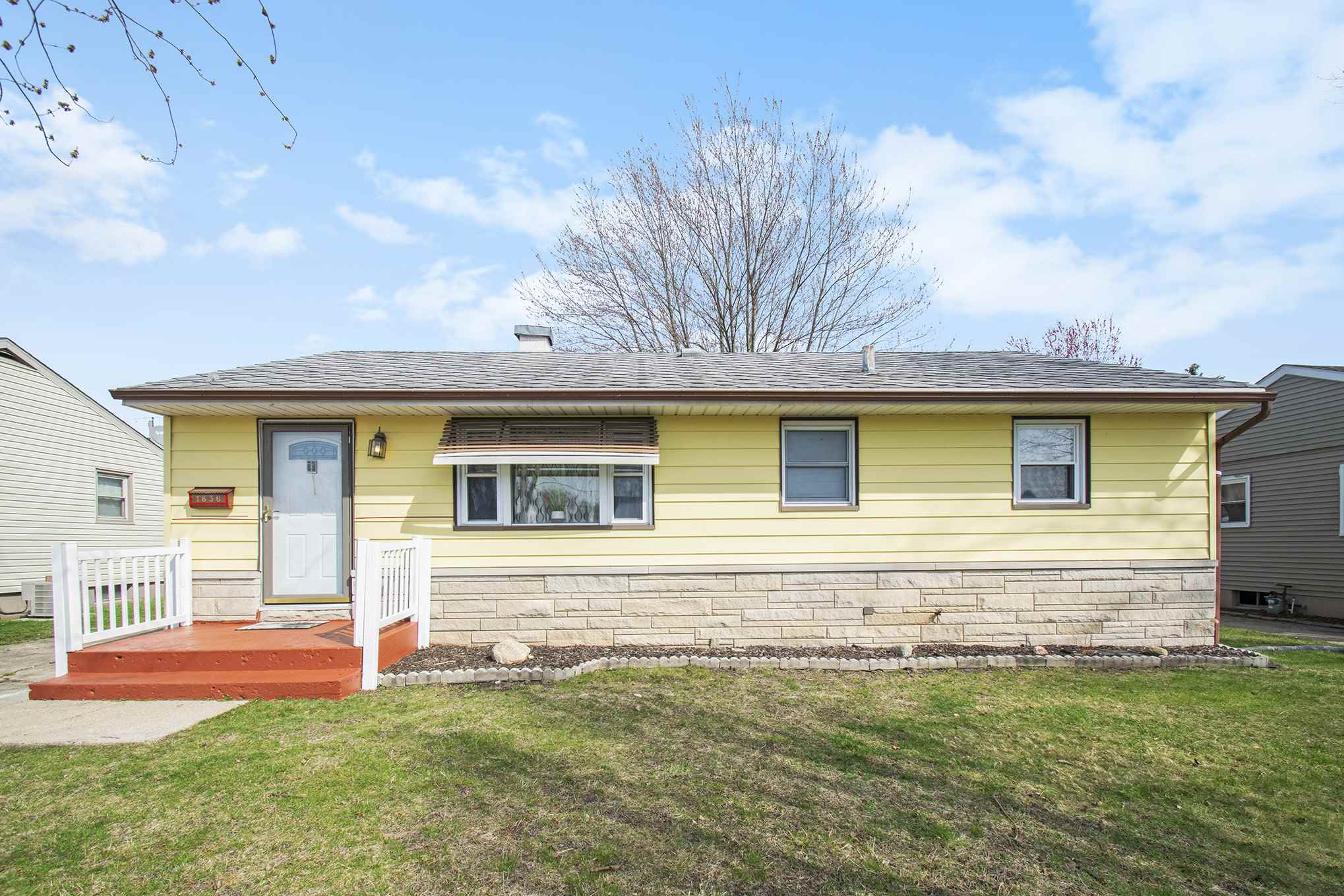 1636 Ryer Street South Bend, IN 46628 - Photo 1 of 20 Gallery Image 1