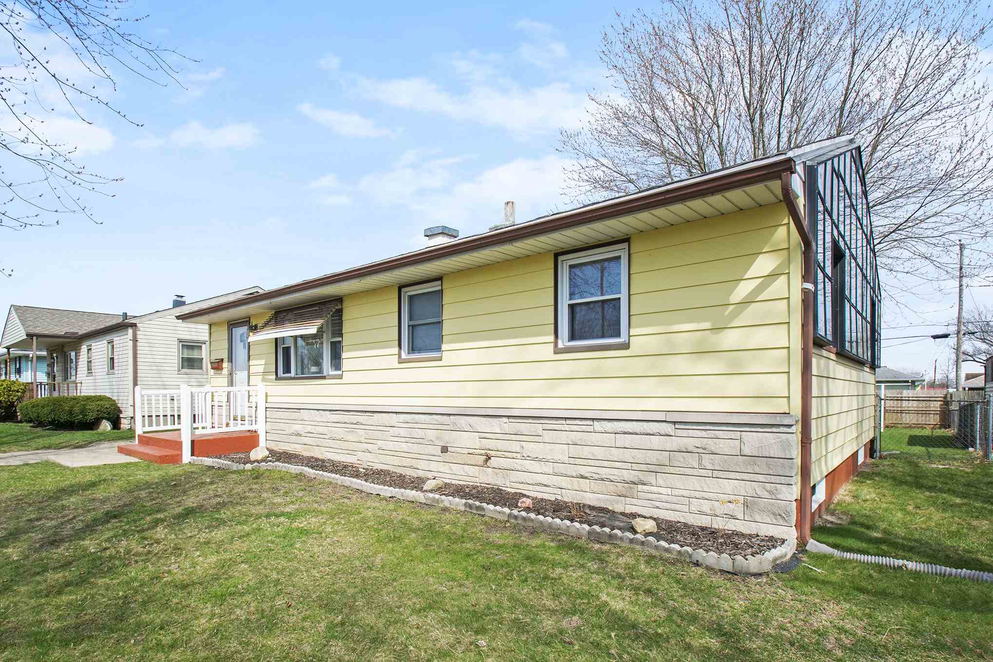1636 Ryer Street South Bend, IN 46628 - Photo 2 of 20 Gallery Image 2