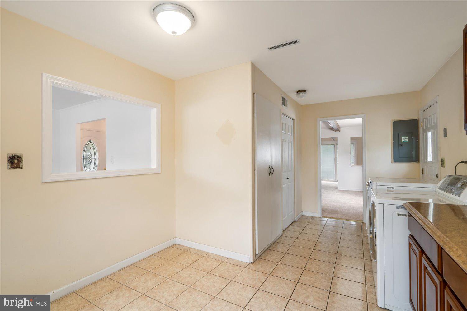 7207 Kennebunk Road Baltimore, MD 21244 - Photo 11 of 34 Kitchen Table Space