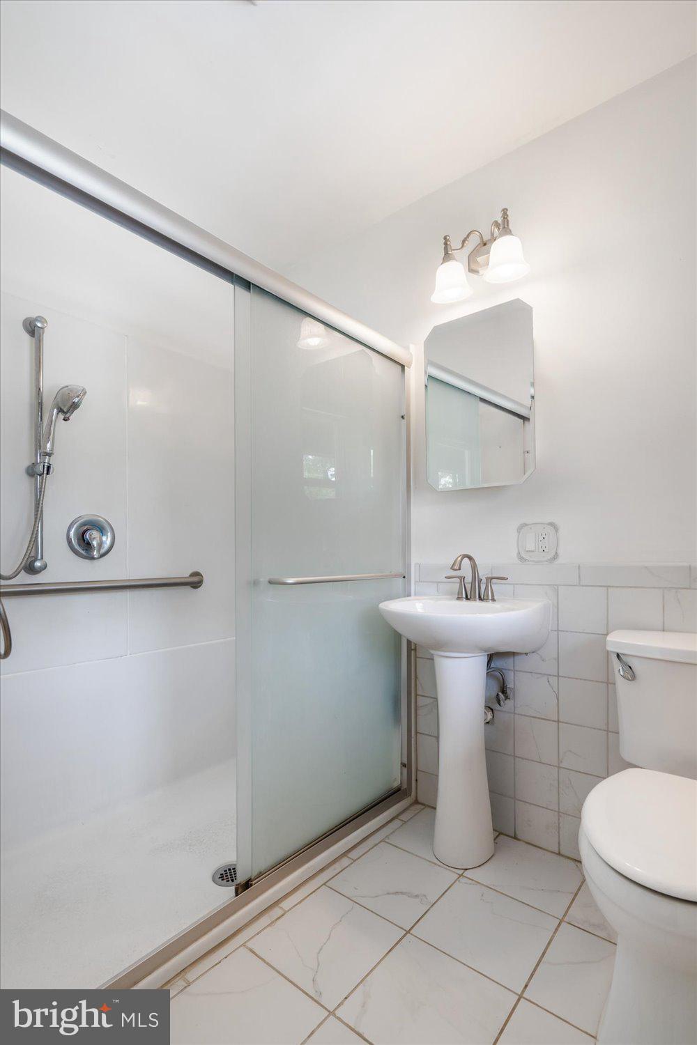 7207 Kennebunk Road Baltimore, MD 21244 - Photo 22 of 34 Owners Bath