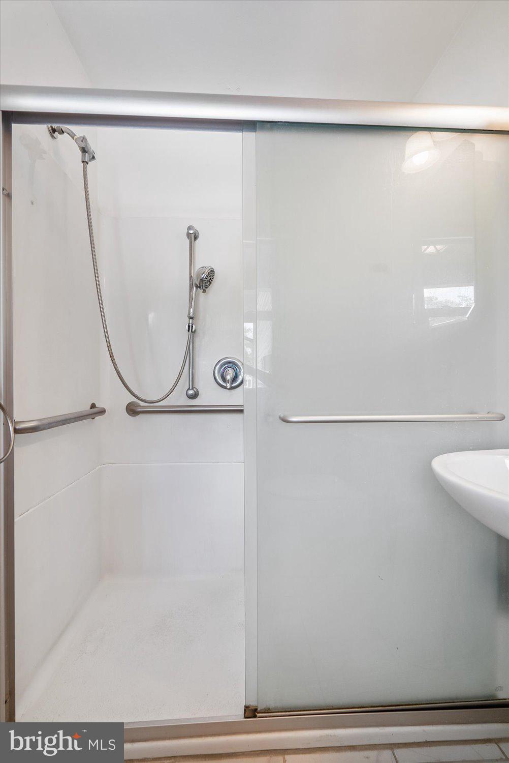 7207 Kennebunk Road Baltimore, MD 21244 - Photo 23 of 34 Owners Bath