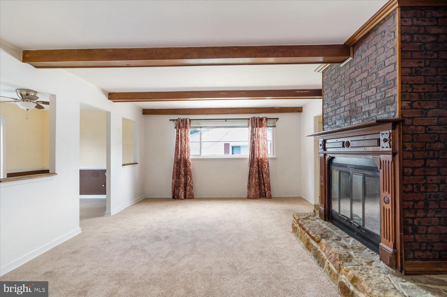 7207 Kennebunk Road Baltimore, MD 21244 - Photo 6 of 34 Living Room