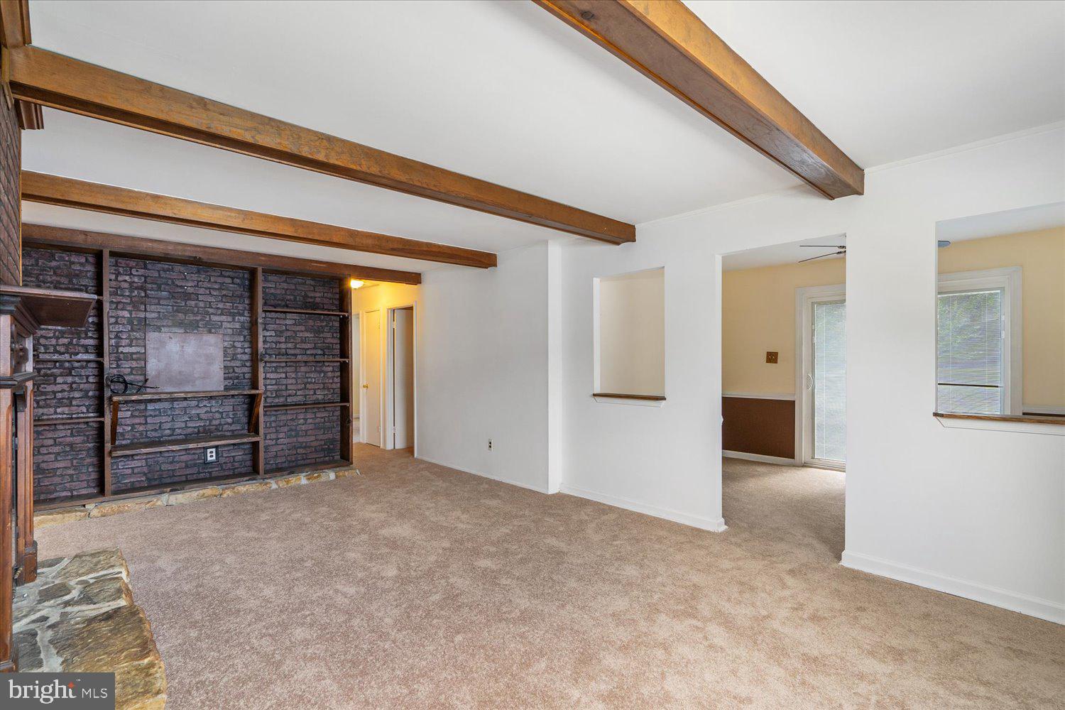 7207 Kennebunk Road Baltimore, MD 21244 - Photo 7 of 34 Living Room