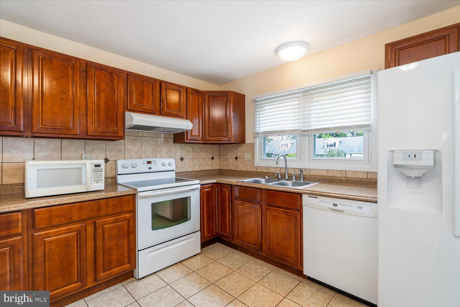 7207 Kennebunk Road Baltimore, MD 21244 - Photo 9 of 34 Kitchen