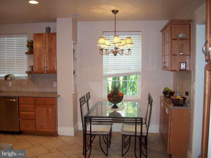 3302 Fallstaff Road Baltimore, MD 21215 - Photo 6 of 23 Breakfast Area