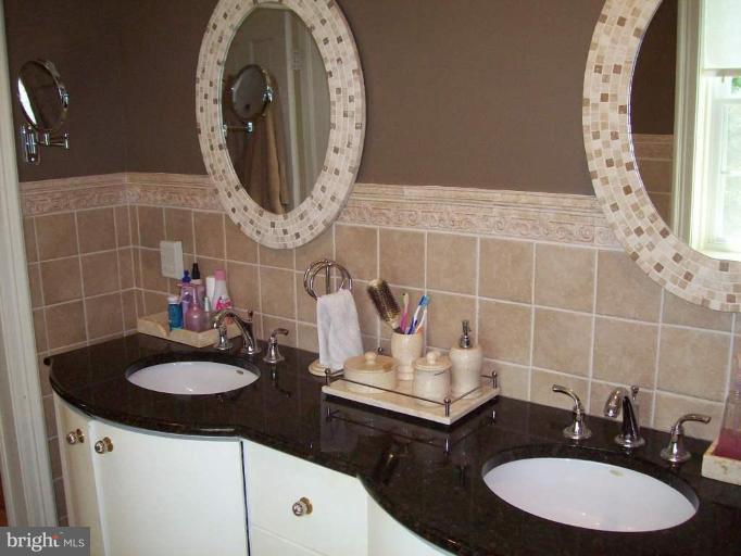 3302 Fallstaff Road Baltimore, MD 21215 - Photo 8 of 23 Master Bath