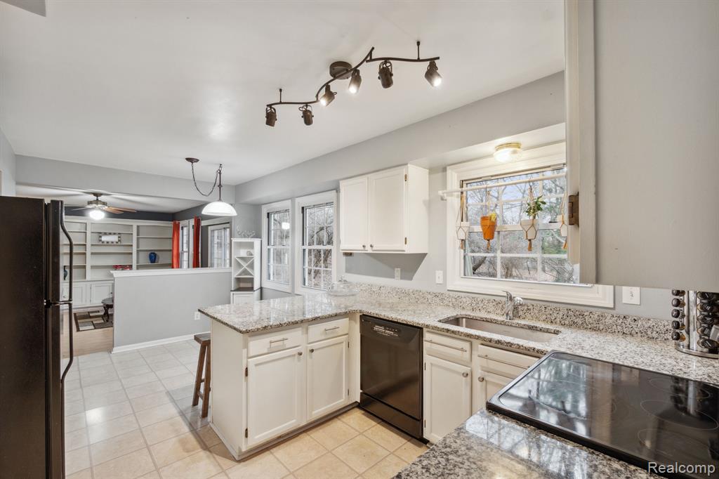 235 Whitney Drive Rochester Hills, MI 48307 - Photo 15 of 45