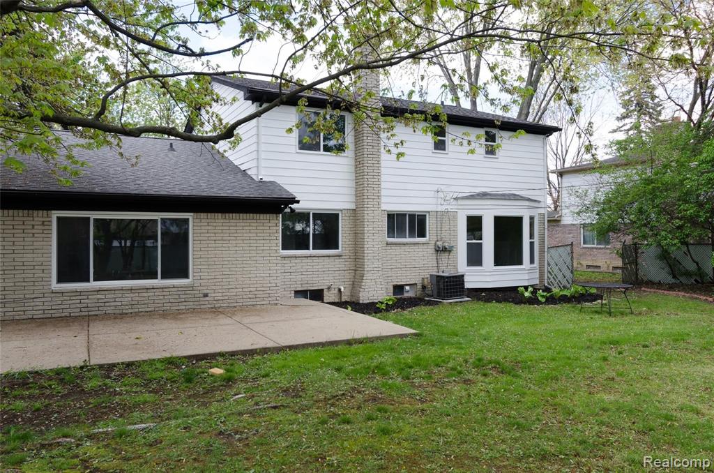 18151 Ramsgate Drive Lathrup Village, MI 48076 - Photo 9 of 47