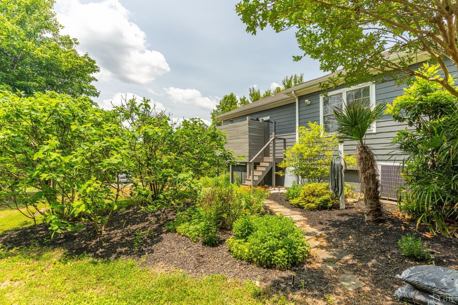 3297 Midway Road Phenix, VA 23959 - Photo 14 of 89