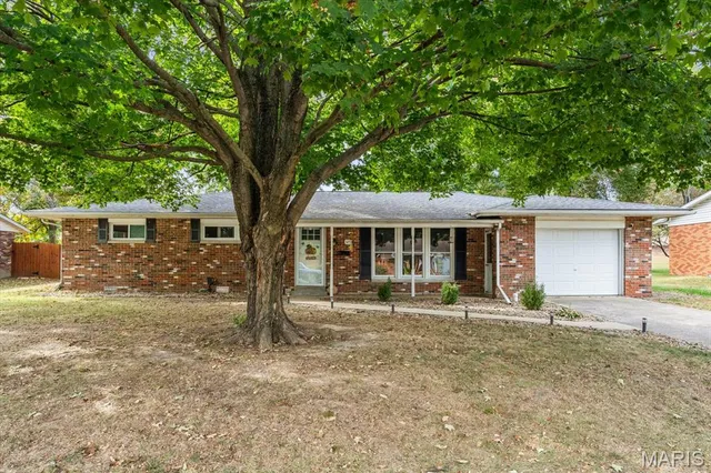 $197,000 | 325 North Van Buren Street, Trenton, IL 62293