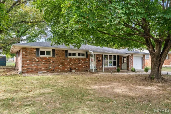 $184,000 | 325 North Van Buren Street, Trenton, IL 62293