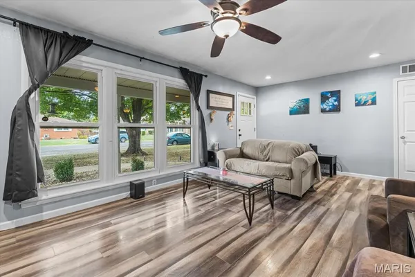 $184,000 | 325 North Van Buren Street, Trenton, IL 62293