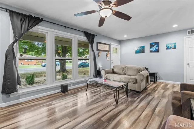 $197,000 | 325 North Van Buren Street, Trenton, IL 62293