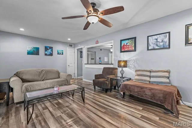 $197,000 | 325 North Van Buren Street, Trenton, IL 62293