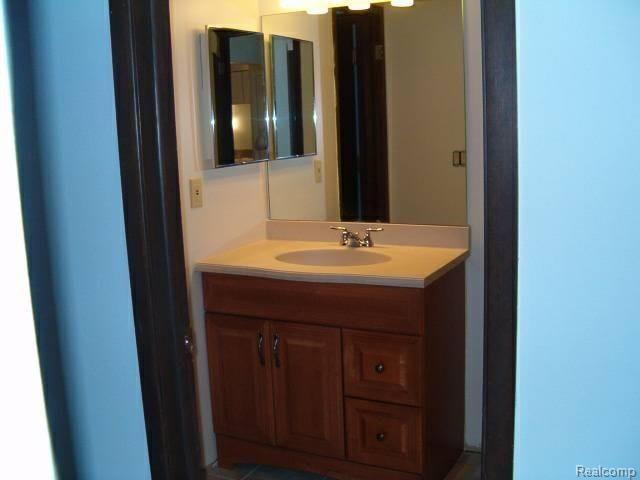 1693 Riverside Drive, Unit 1 Rochester Hills, MI 48309 - Photo 16 of 22