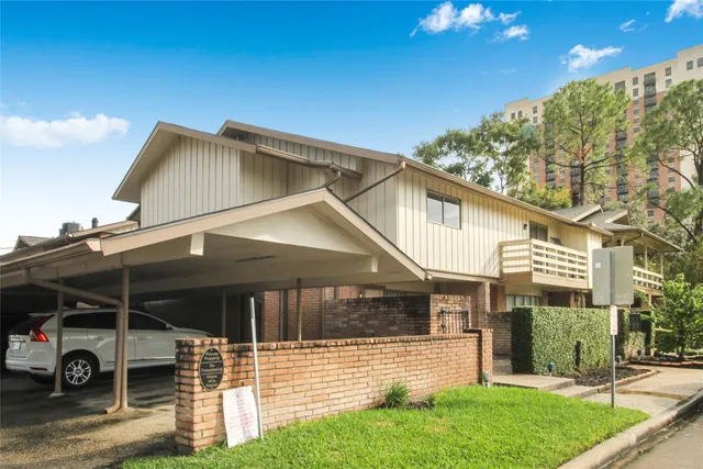 $239,000 | 821 South Ripple Creek Drive, Unit 1, Houston, TX 77057