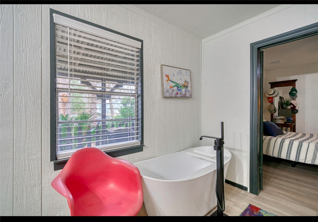 10967 Clyde Acord Road Franklin, TX 77856 - Photo 23 of 50 Soaking tub