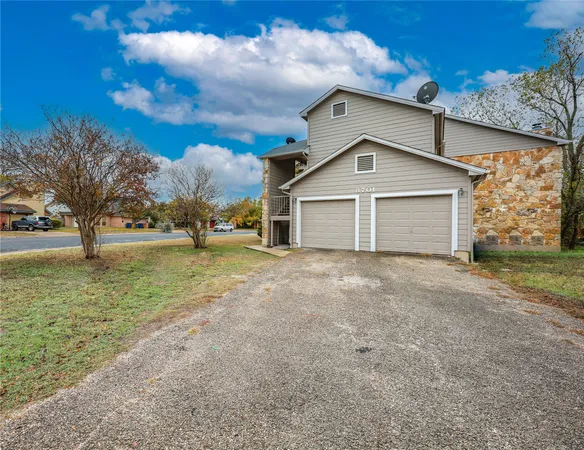 a view of yellow house with a yard