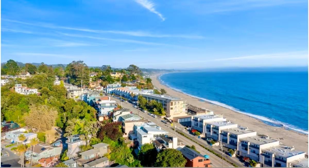 240 Rio Del Mar Boulevard, Unit O Aptos, CA 95003 - Photo 17 of 25 a view of city with ocean view