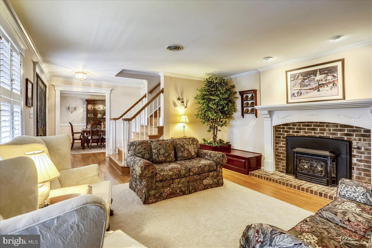 15431 Barnesville Road Boyds, MD 20841 - Photo 13 of 68 Formal living room