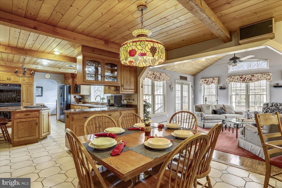 15431 Barnesville Road Boyds, MD 20841 - Photo 17 of 68 Breakfast room off kitchen