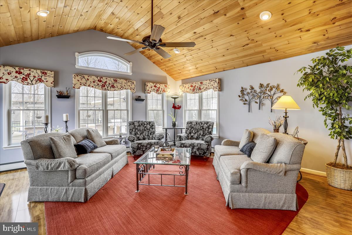 15431 Barnesville Road Boyds, MD 20841 - Photo 19 of 68 Great Room