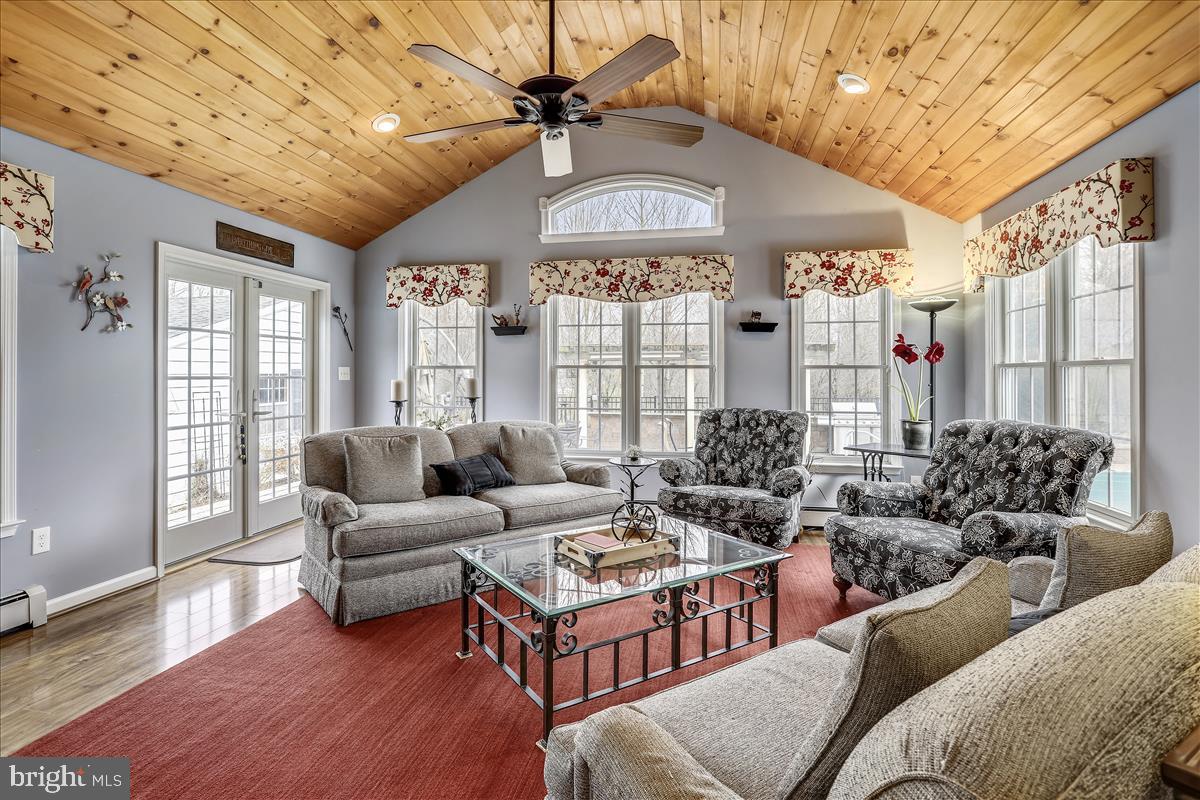 15431 Barnesville Road Boyds, MD 20841 - Photo 20 of 68 Great Room with 10 ft ceiling