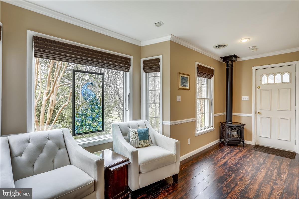 15431 Barnesville Road Boyds, MD 20841 - Photo 26 of 68 Sitting area of master bedroom