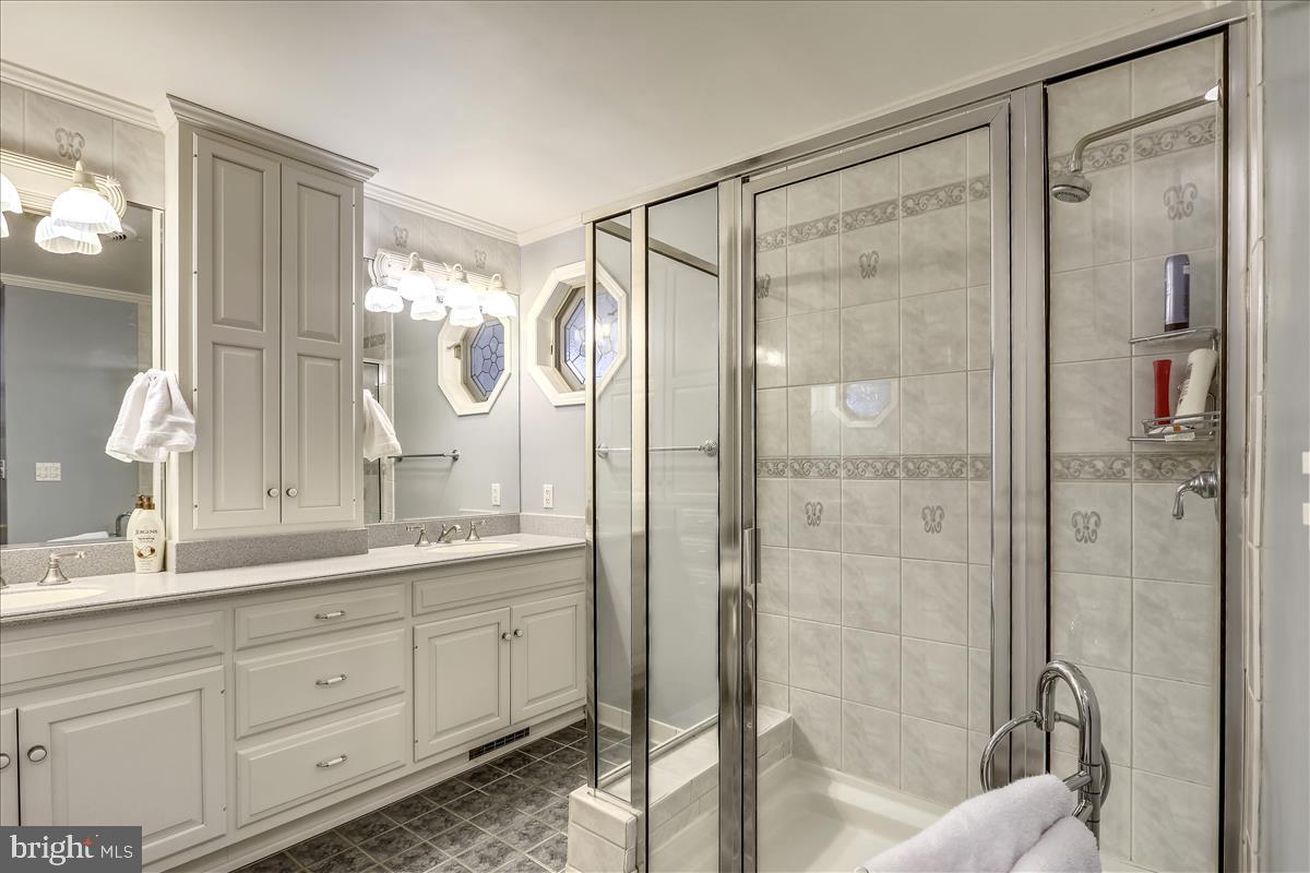 15431 Barnesville Road Boyds, MD 20841 - Photo 27 of 68 Master bathroom with two sinks
