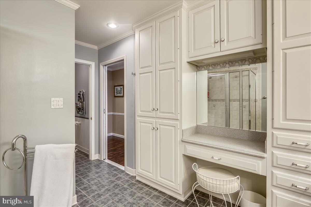 15431 Barnesville Road Boyds, MD 20841 - Photo 28 of 68 Master bathroom