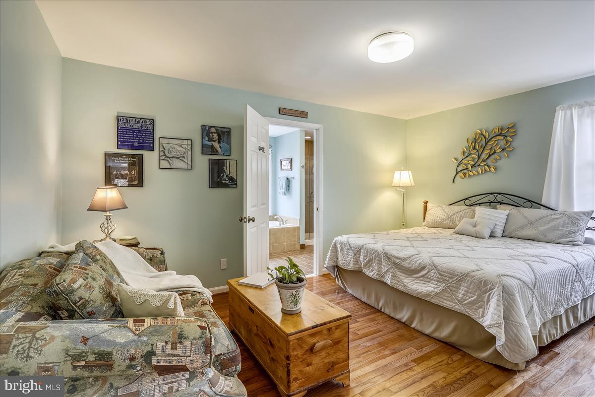 15431 Barnesville Road Boyds, MD 20841 - Photo 29 of 68 First floor guest suite