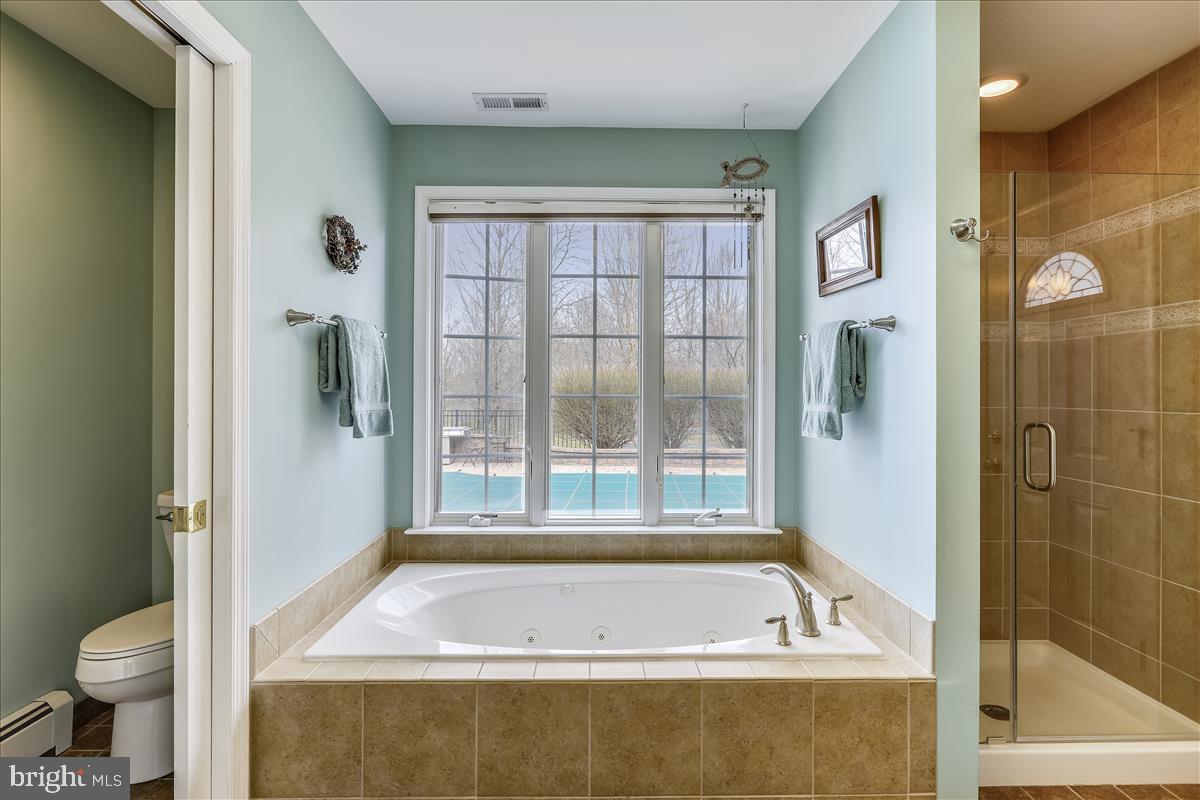 15431 Barnesville Road Boyds, MD 20841 - Photo 31 of 68 First floor guest suite bathroom