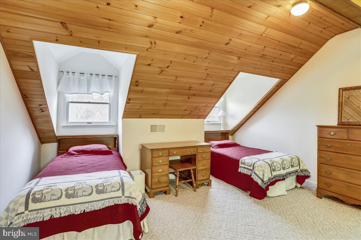 15431 Barnesville Road Boyds, MD 20841 - Photo 34 of 68 Third bedroom