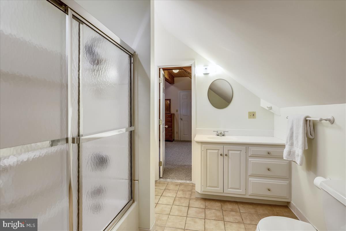 15431 Barnesville Road Boyds, MD 20841 - Photo 35 of 68 Second level full bathroom