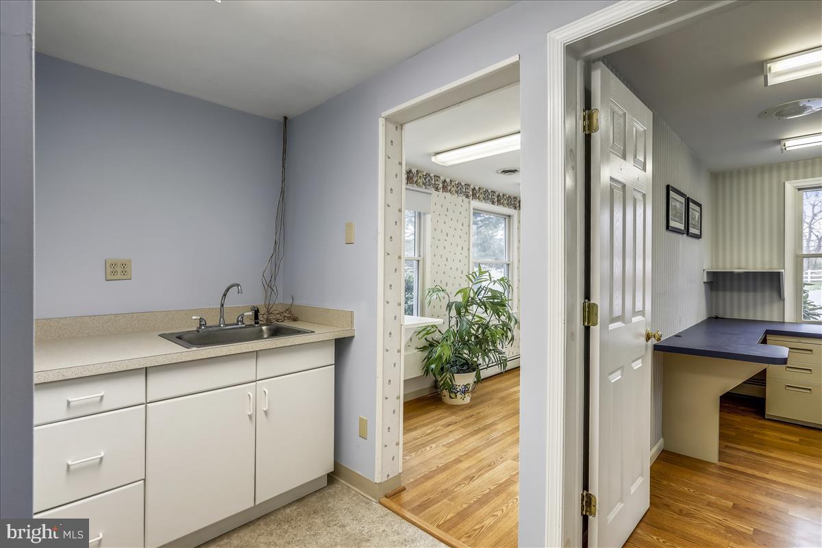 15431 Barnesville Road Boyds, MD 20841 - Photo 49 of 68 Office room