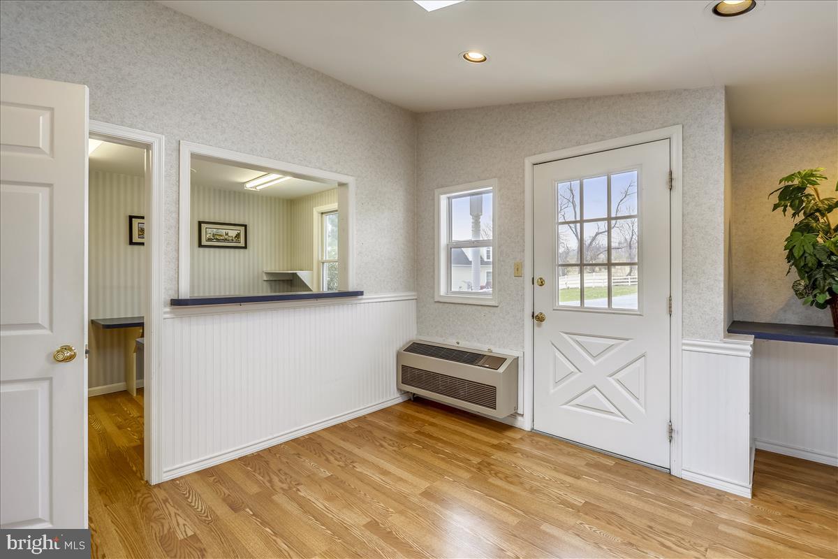 15431 Barnesville Road Boyds, MD 20841 - Photo 50 of 68 Office entrance room