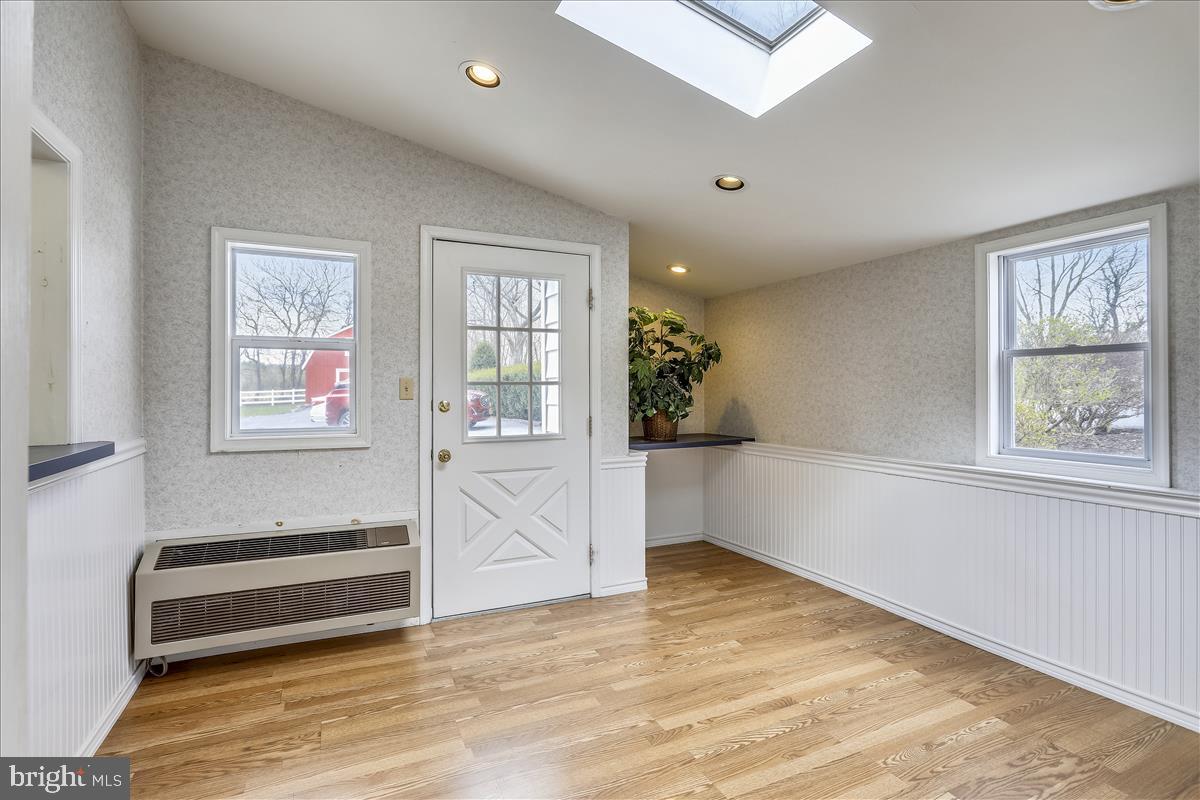 15431 Barnesville Road Boyds, MD 20841 - Photo 51 of 68 Office entrance room