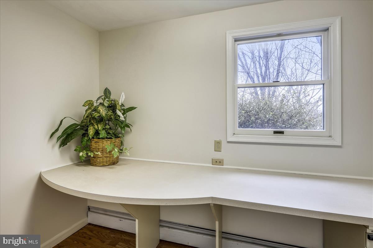 15431 Barnesville Road Boyds, MD 20841 - Photo 52 of 68 Office room