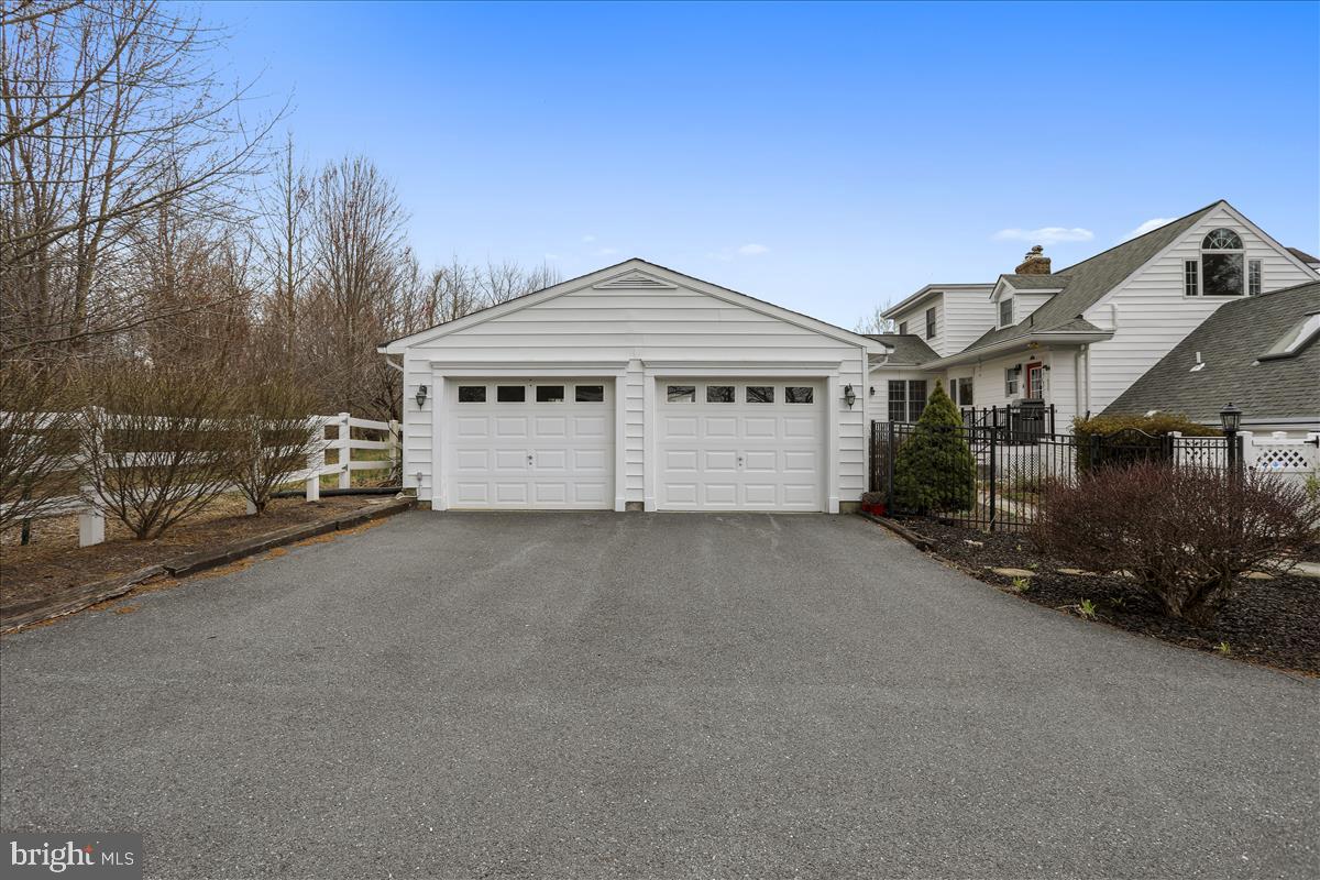 15431 Barnesville Road Boyds, MD 20841 - Photo 62 of 68 Detached two car garage