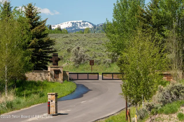 $7,500,000 | 375 South Indian Springs Ranch Drive, Jackson, WY 83001