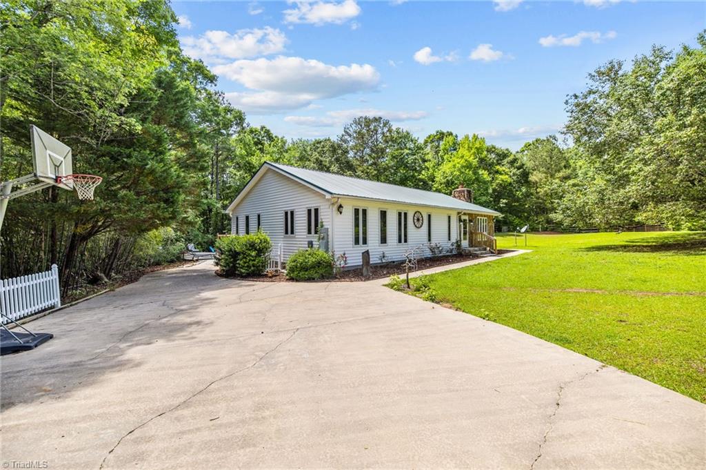 108 Palomino Road Carthage, NC 28327 - Photo 3 of 46 Gallery Image 3