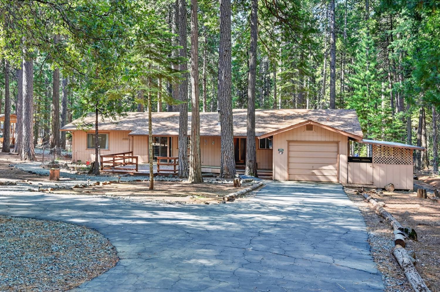 a view of a house with backyard and trees