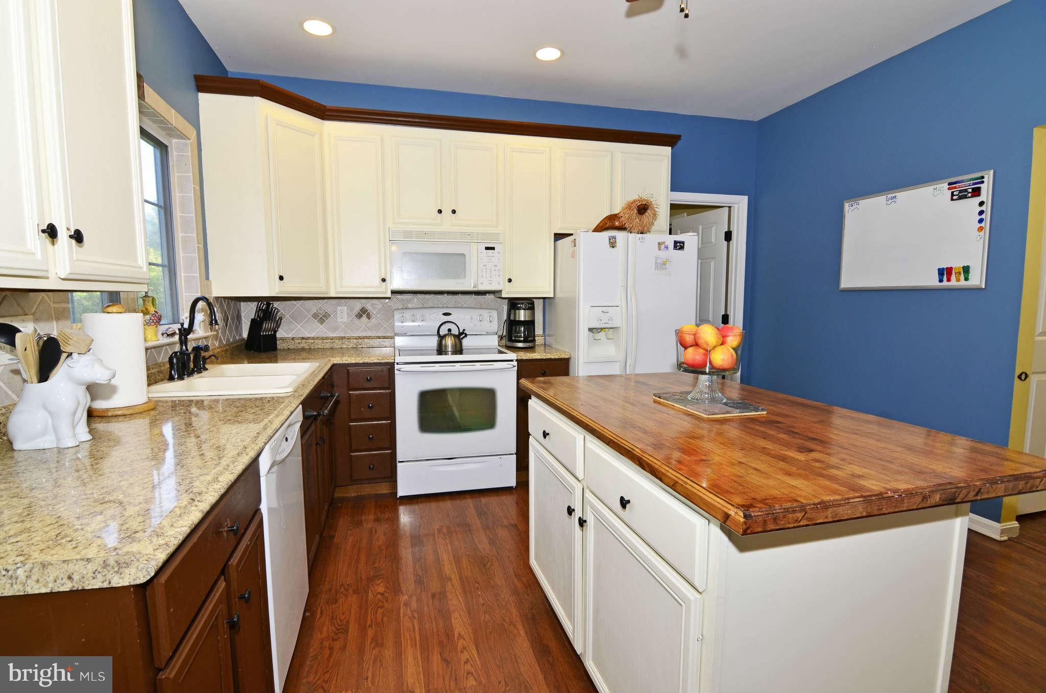 604 Duff Road Northeast Leesburg, VA 20176 - Photo 3 of 24 Kitchen