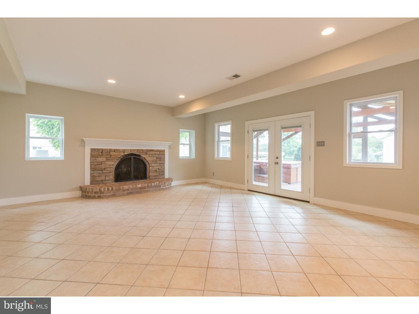 3238 Hayes Road Norristown, PA 19403 - Photo 7 of 25 Family Room